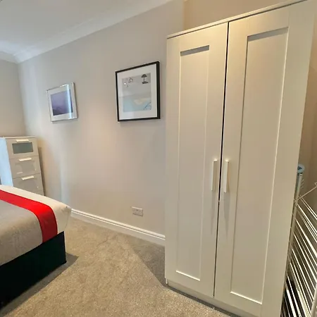 The Beverley Apartments London - Victoria Room photo
