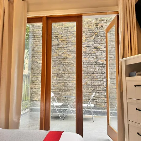 The Beverley Apartments London - Victoria Room photo